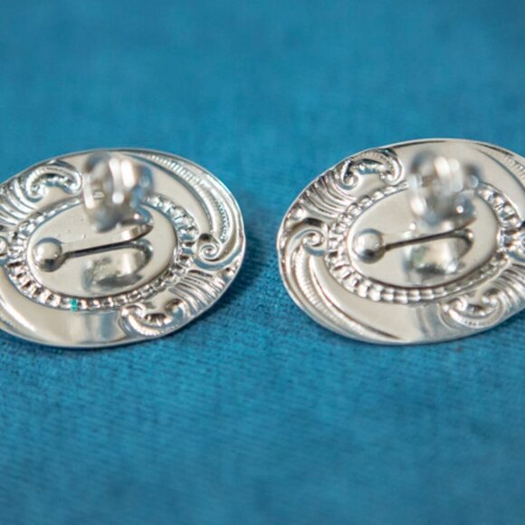 BEAUTIFUL VINTAGE Oval Polished Silver Tone Metal Clip On Earrings w Tur… - Picture 3 of 9